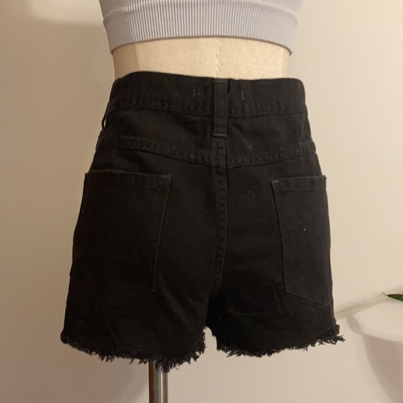 Free people wash black cut offs - Picture 3 of 4